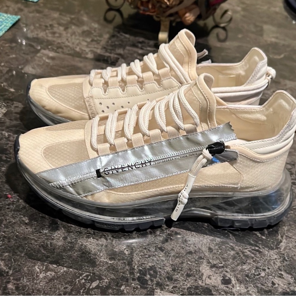 Women’s Givenchy Spectre Sneakers